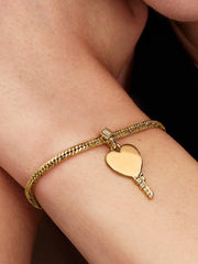 Gravierbarer Herz Schlüssel Anhänger vergoldet – Personalisierbarer Charm mit Cubic Zirkonia