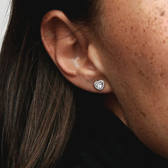 Pandora Erhabene Herzen Ohrstecker: Symbolische Liebe in Eleganz