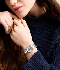 Fossil Everett Damenuhr Silber mit silberfarbenem Zifferblatt und Edelstahlarmband 27 mm – ES5490
