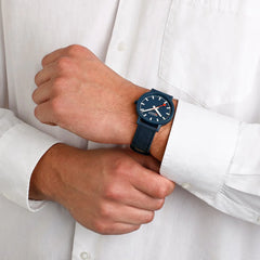 Mondaine Essence Herrenuhr aus Ozeanblau Textil, 41 MM - MS1.41140.LD