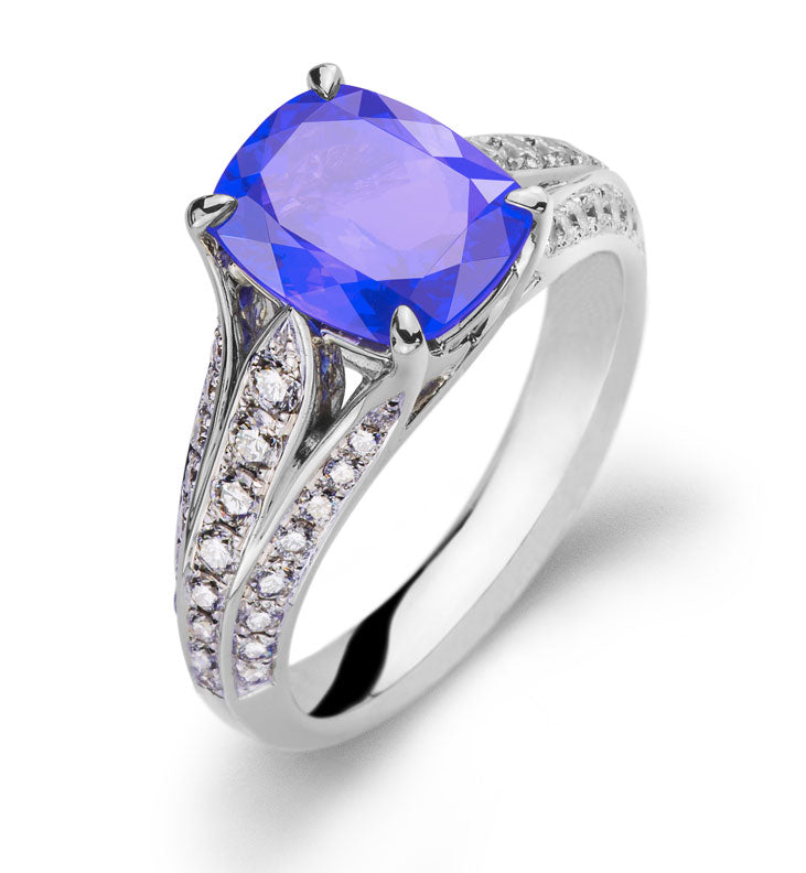 Ring Weissgold 750 mit Tansanit 3.06 ct. & Brillanten 0.68 ct.