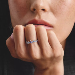 Thomas Sabo Midnight Sky Damenring Silber 925 mit blauen Steinen – TR2552-166-1