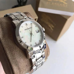 Burberry The Classic Damenuhr mit Diamanten - BU9125