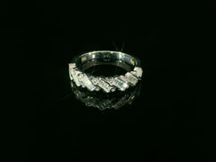 Eleganter Damenring aus 18 Karat Weissgold – mit Brillanten und feinen Diamanten besetzt - BYZ0005010