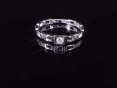 Feiner Damenring aus 18 Karat Weissgold – mit funkelndem Einzel-Diamanten - YZ0003292