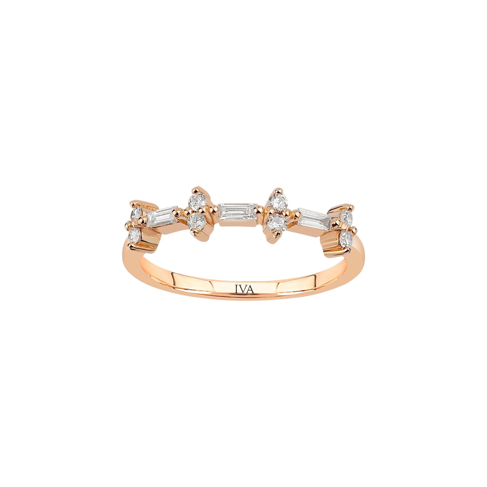Ring mit 0.12 ct Diamanten und 0.09 ct Baguette-Diamanten in 585 oder 750 Roségold