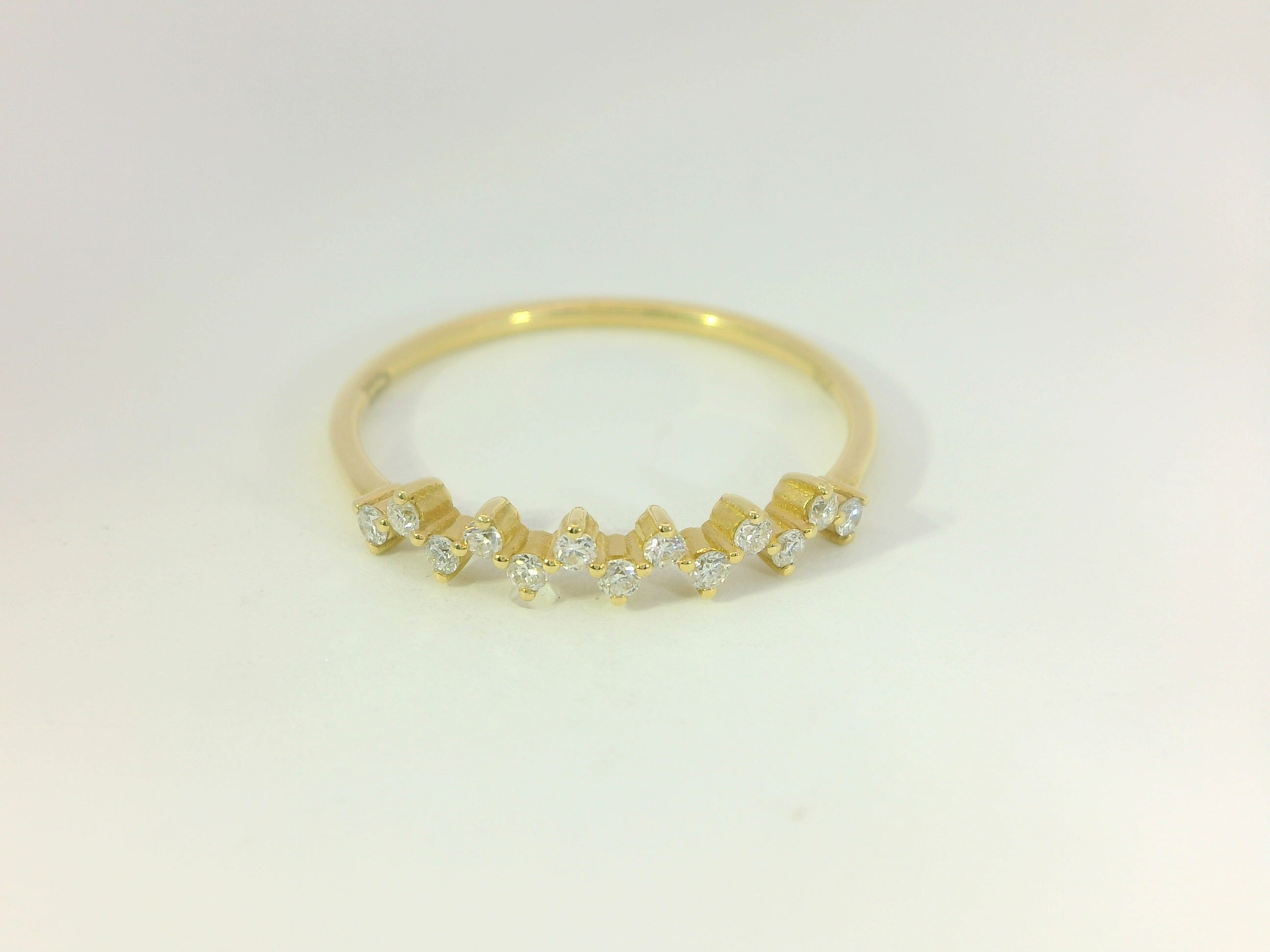 Zeitloser Damenring aus 18K Gelbgold mit Diamanten – Feine Eleganz für jeden Anlass - YZ0003303