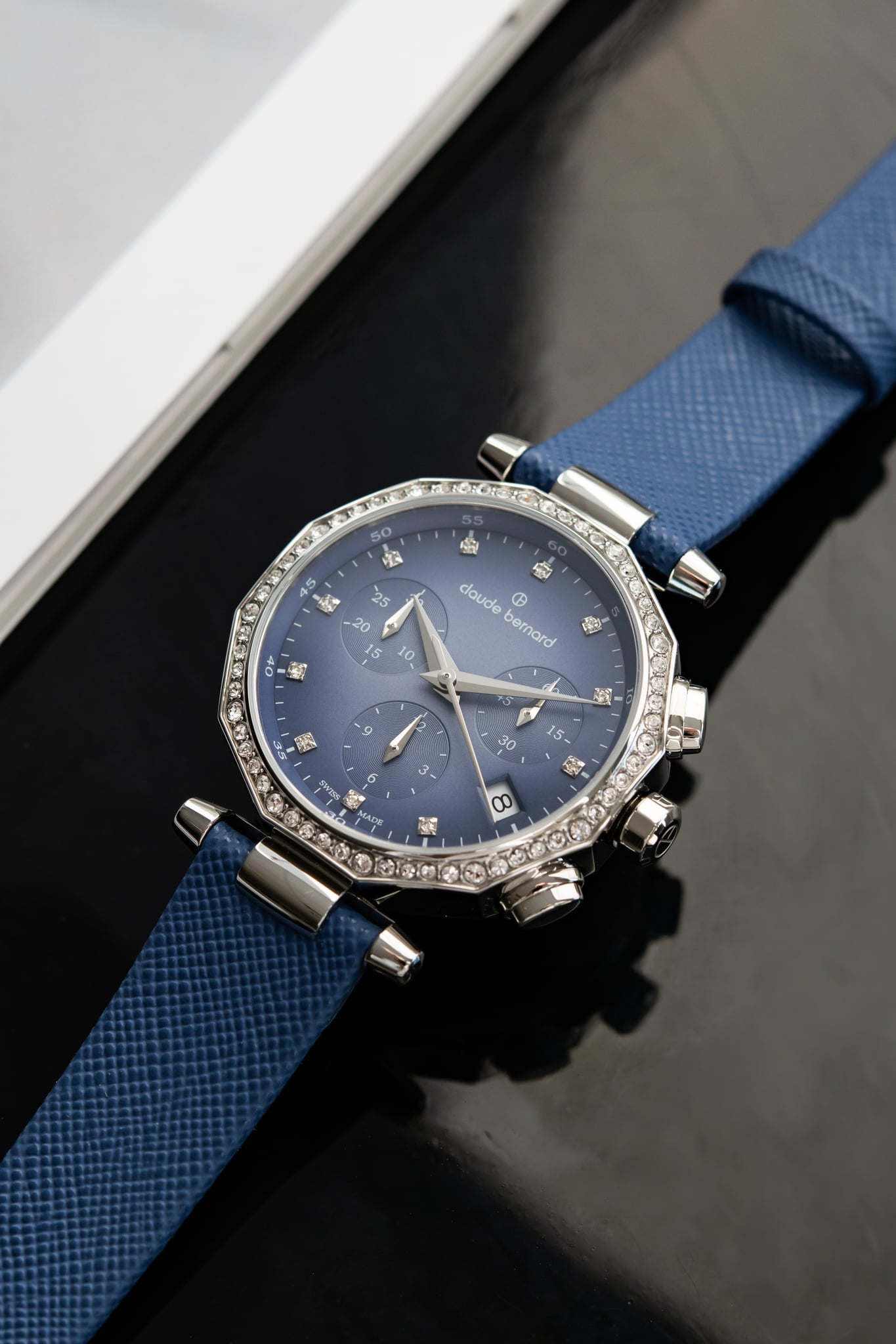 Claude Bernard Dress Code Damen Chronograph Blau 36 mm