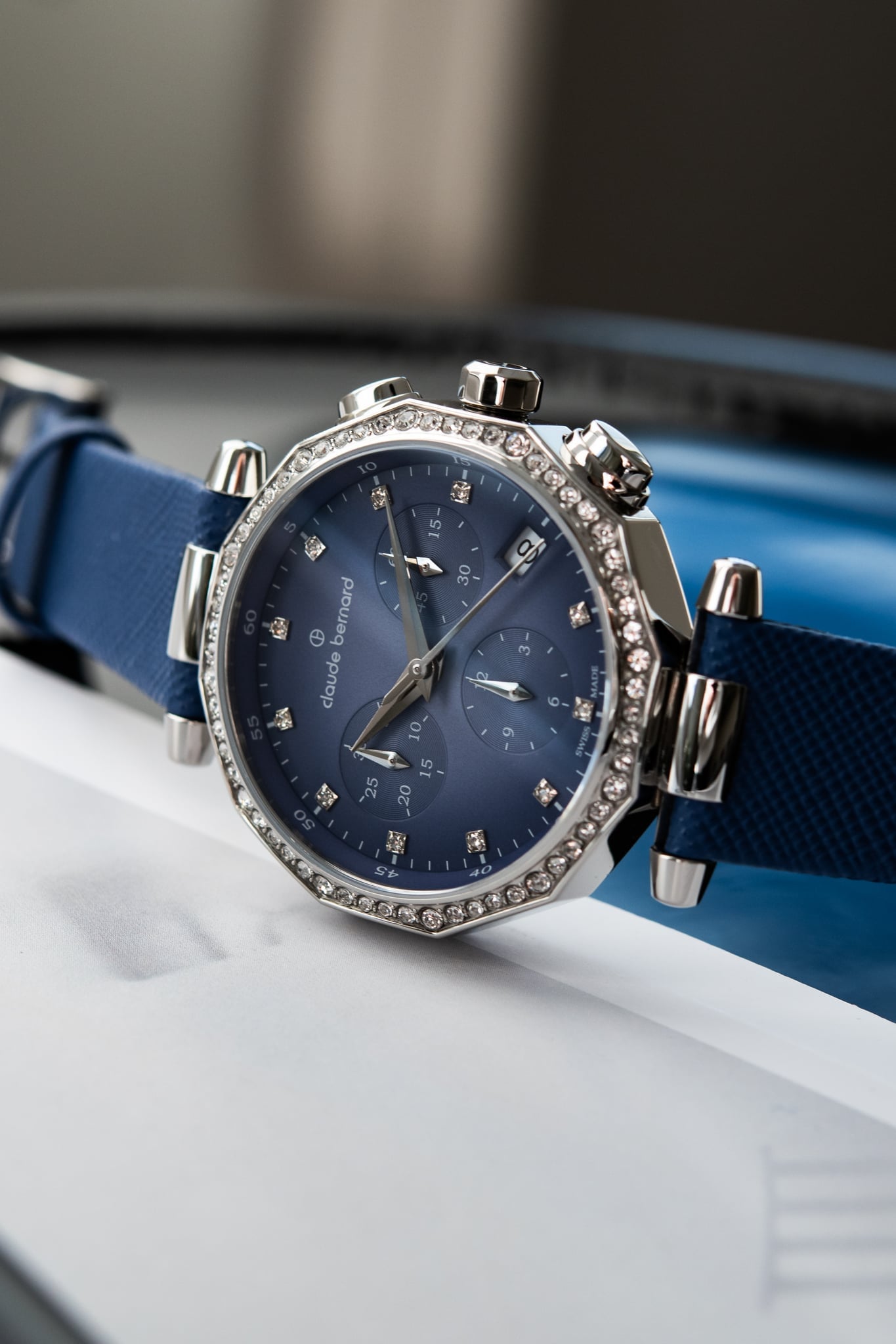 Claude Bernard Dress Code Damen Chronograph Blau 36 mm
