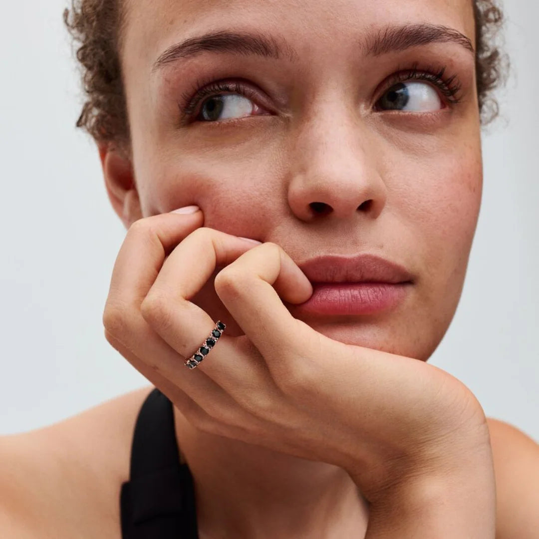 Pandora Ring für Damen - Schwarze Funkelnde Ewigkeitsring, 14K Rosévergoldet