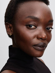 Organisch geformte Herz Ohrstecker vergoldet – Minimalistische Herz-Ohrringe für Damen