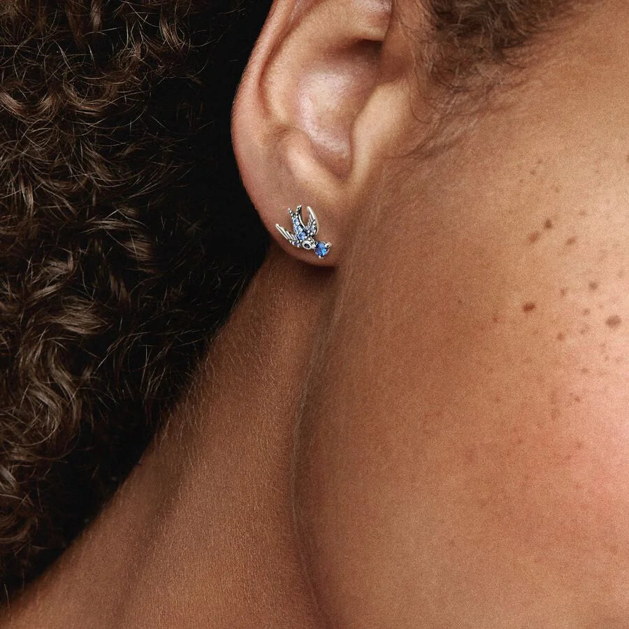 Pandora Funkelnde Schwalben Ohrringe: Elegante Leichtigkeit in Jedem Blick