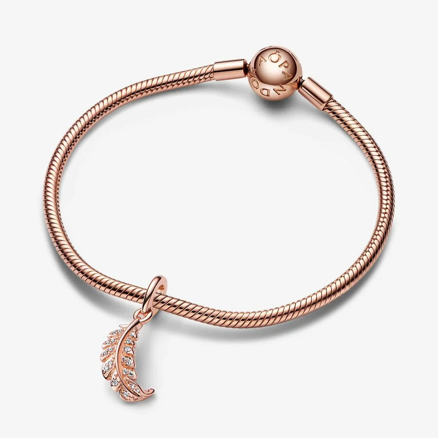 Pandora Charm-Anhänger: Geschwungene Feder - 14K Rosévergoldet