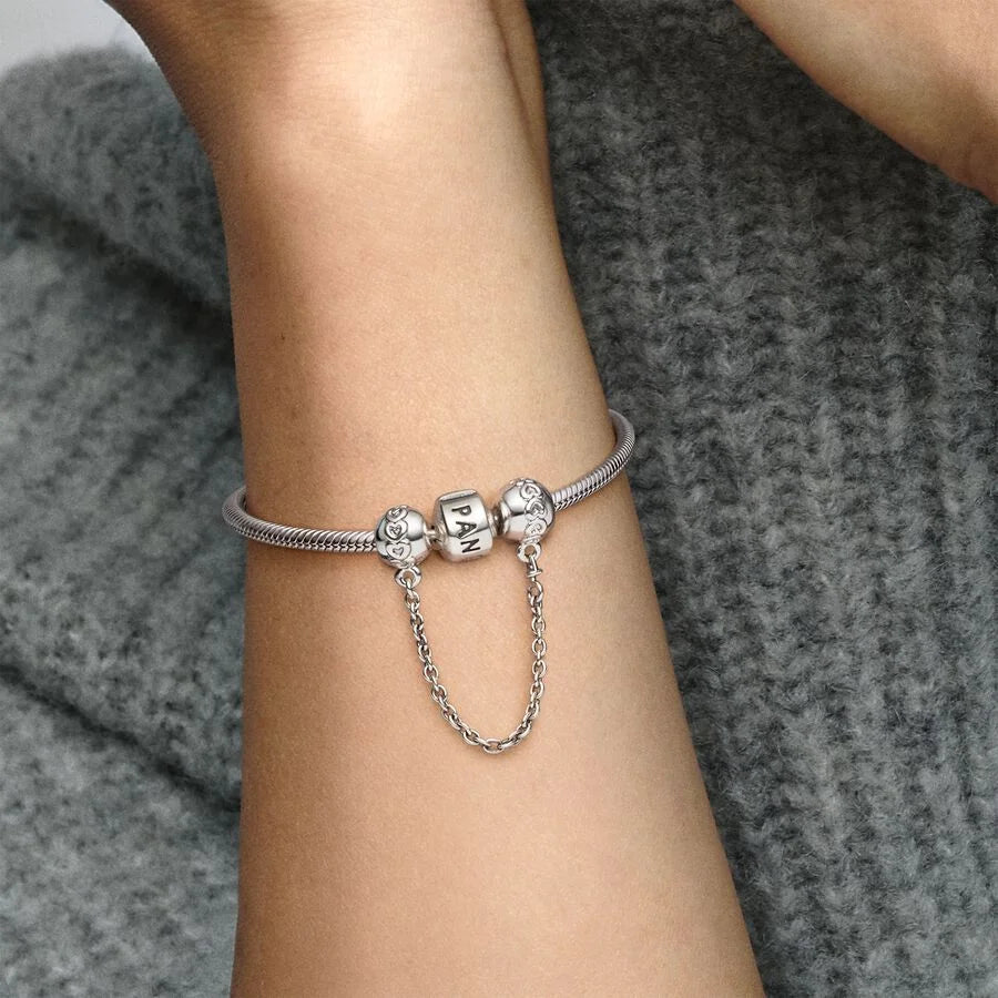 Pandora Herz-Komfortkette: Reihen von Herzen aus Sterling-Silber