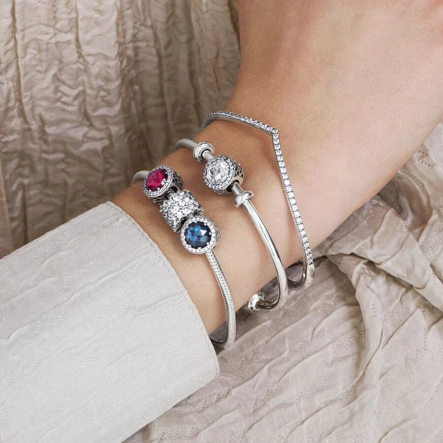 Pandora Charm: Mitternachtsblauer Strahlenkranz der Herzen - Crystals