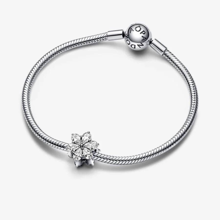 Pandora Charm: Funkelndes Herbarium Cluster - Naturinspiration