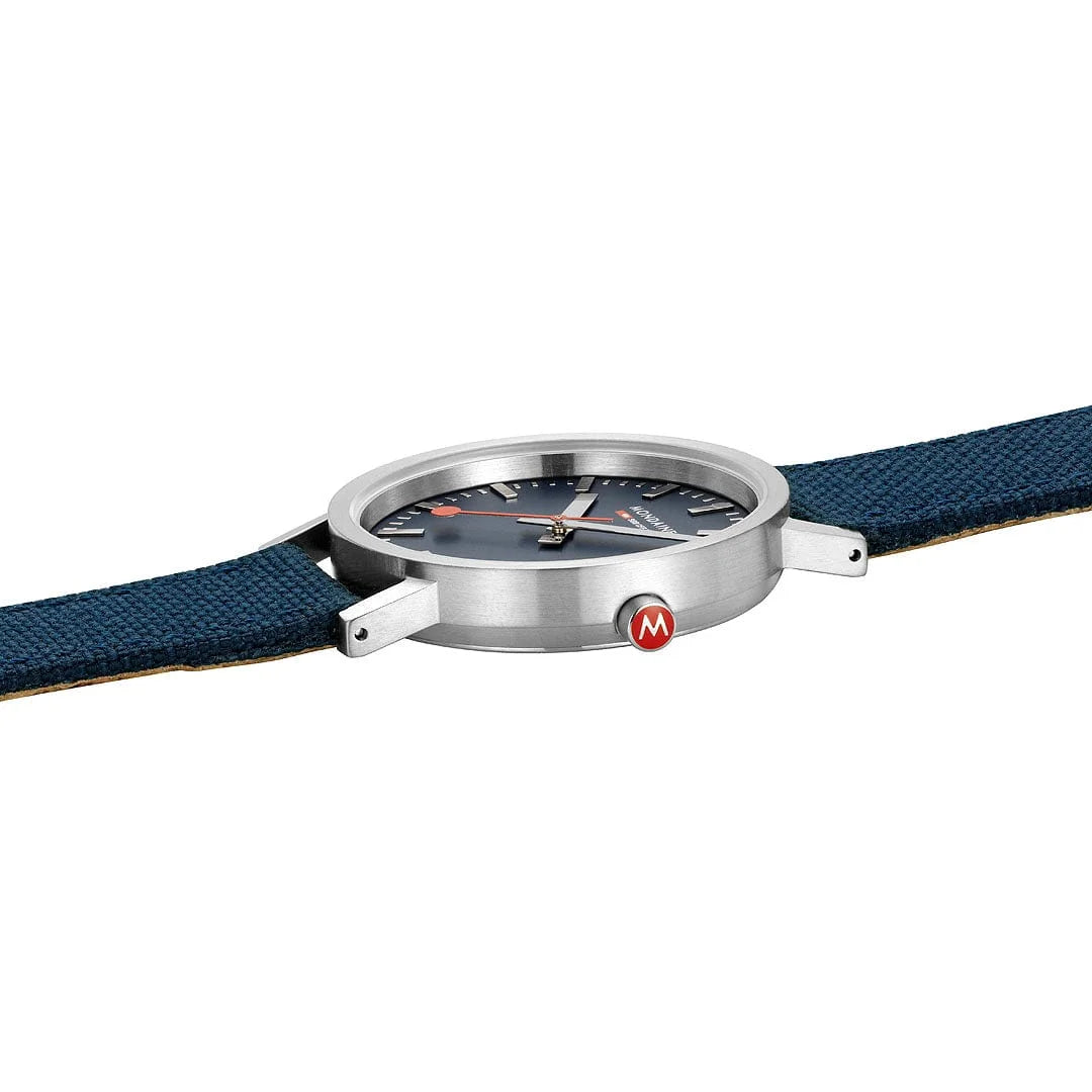 Mondaine Classic Herrenuhr aus Tiefseeblaues Textil, 36 MM - A660.30314.40SBD