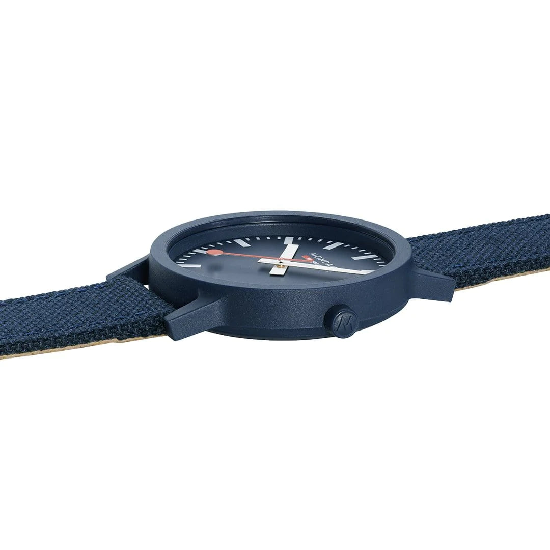 Mondaine Essence Herrenuhr aus Ozeanblau Textil, 41 MM - MS1.41140.LD