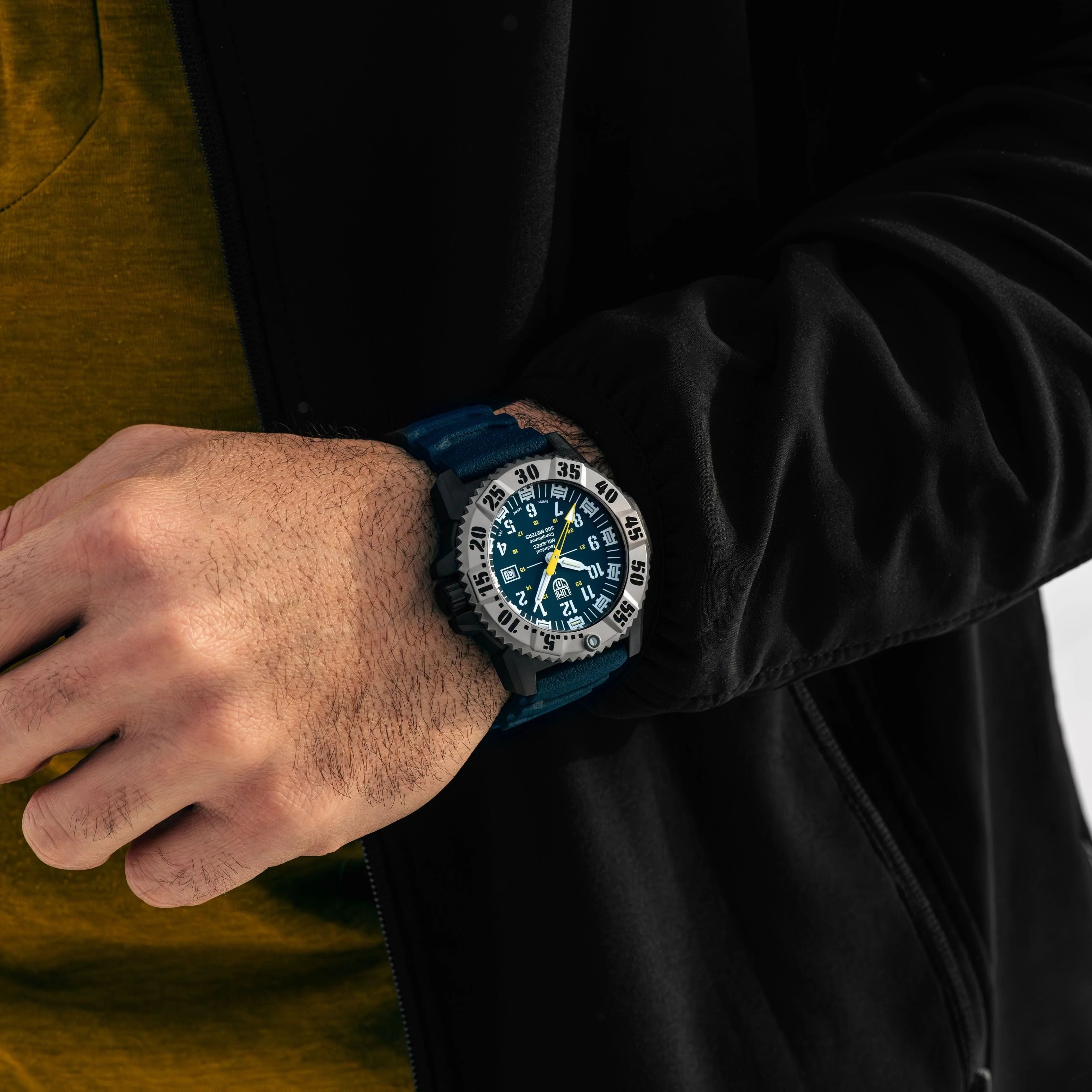 Luminox MIL-SPEC 46mm Taucheruhr Schwarz Titan