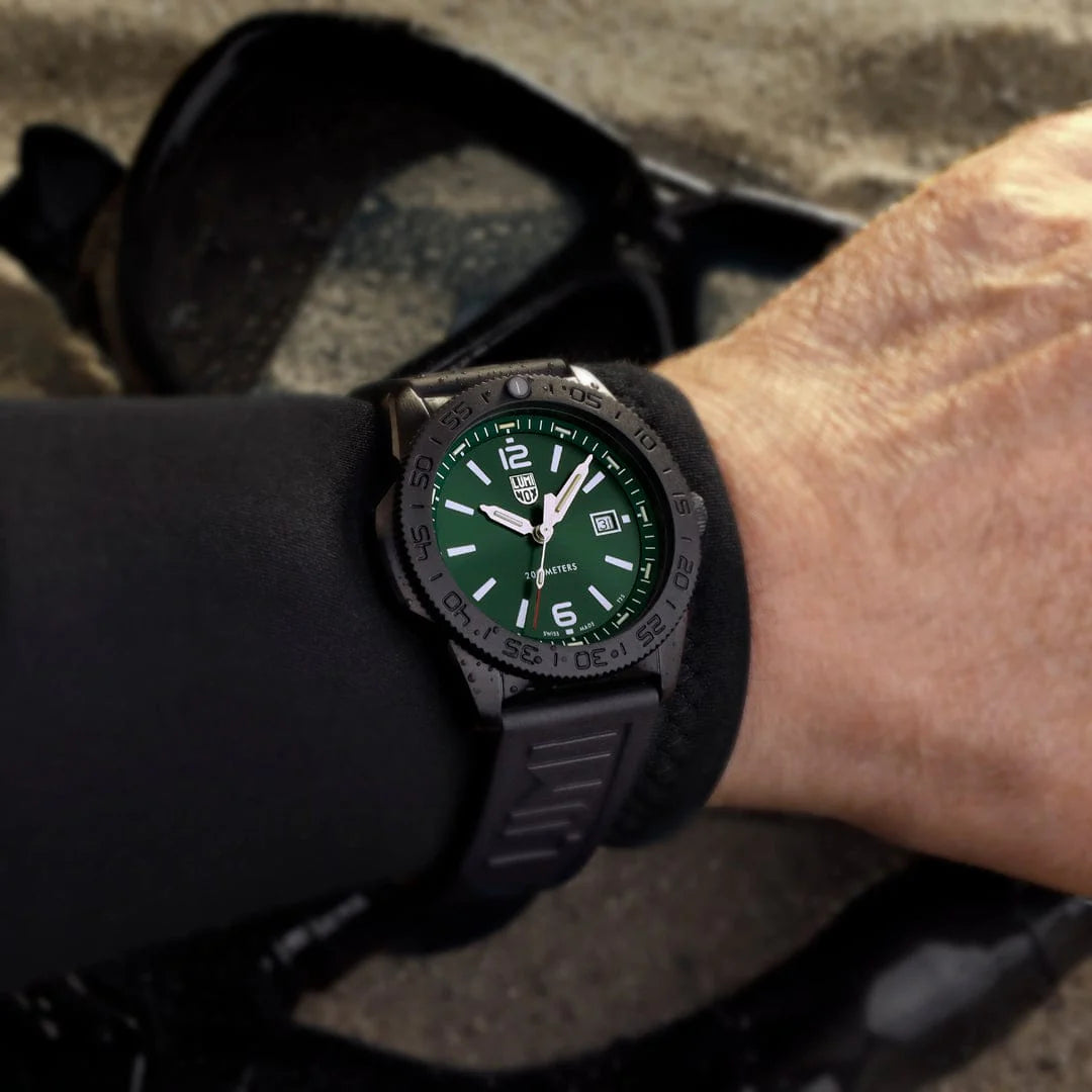 Luminox Pacific Diver 44mm Taucheruhr Schwarz Grün