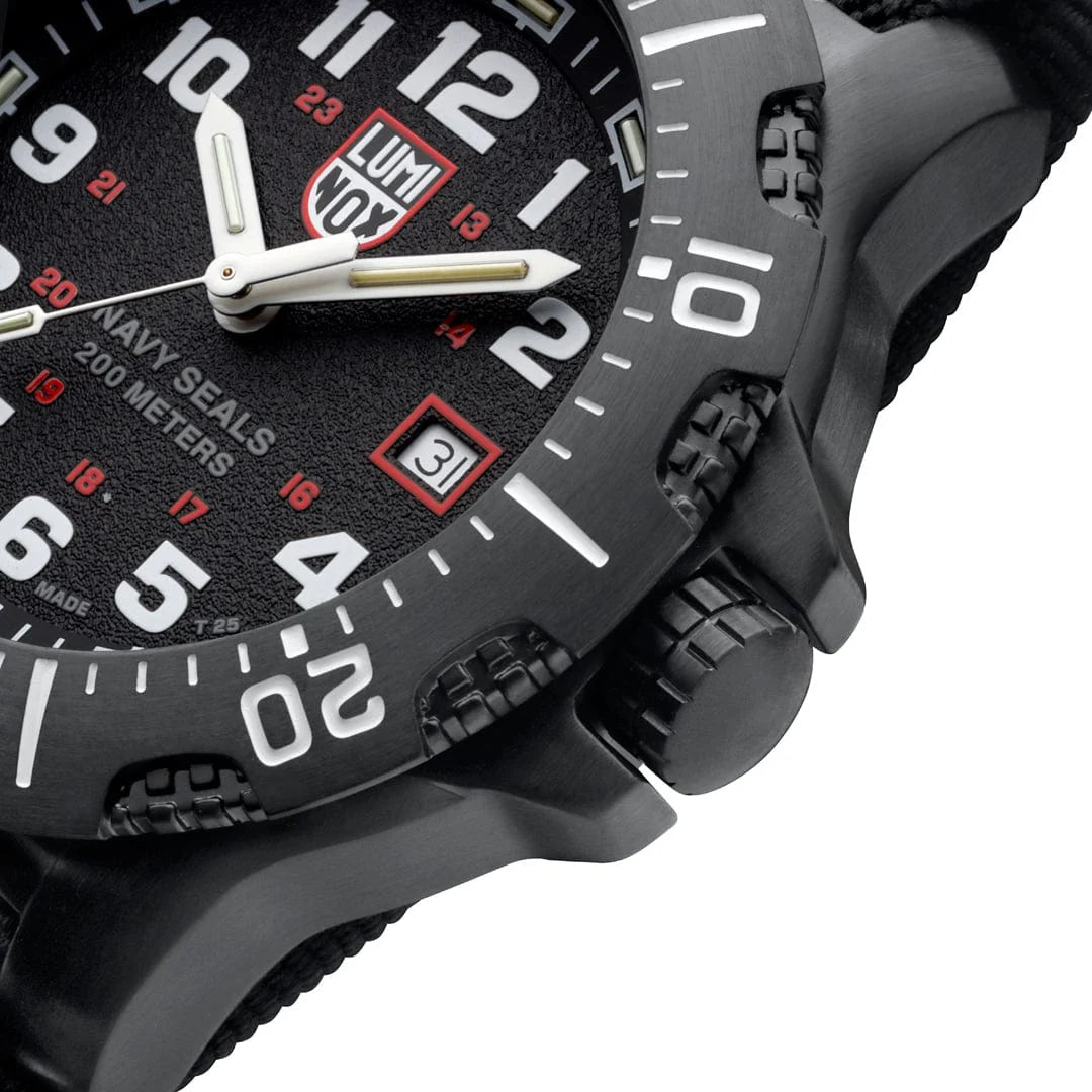 Luminox Navy SEAL 45mm Taucheruhr Schwarz