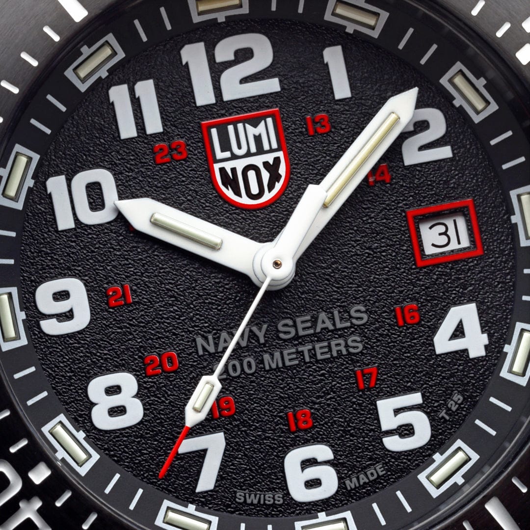 Luminox Navy SEAL 45mm Taucheruhr Schwarz