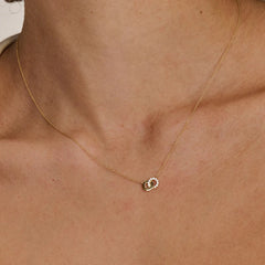 Blush Halskette aus 14 Karat Gold mit verschlungenen Ringen und Pavé-Zirkonia - 3126YZI