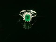 Bague noble en or blanc avec émeraude et diamants – chef-d'œuvre en or 18 carats, taille 53 - Or émeraude 18 carats 