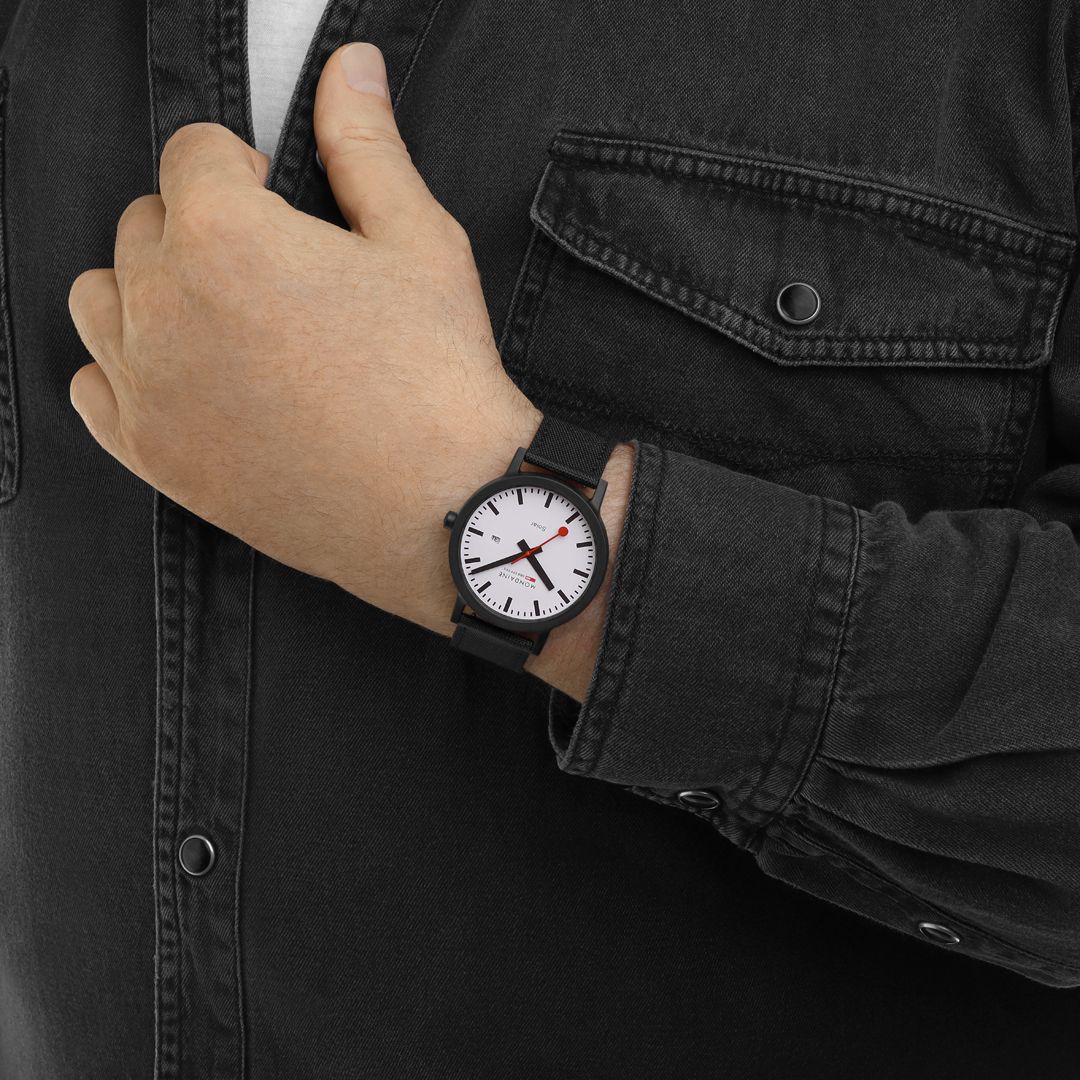 Mondaine essence solar Schwarz 41mm Unisexuhr - MS1.41910.LB