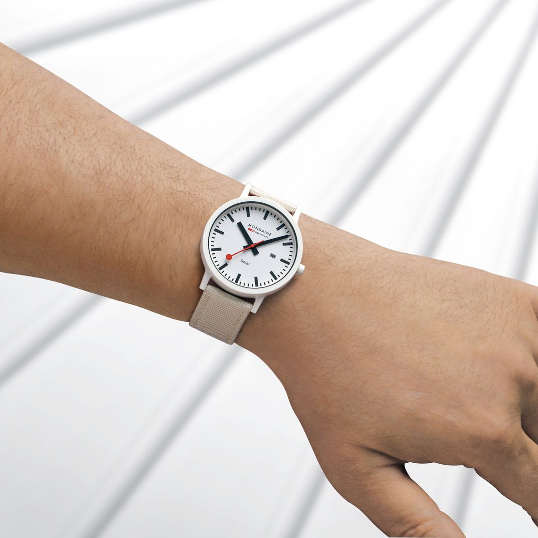 Mondaine essence solar Weiss 41mm Unisexuhr - MS1.41910.LA