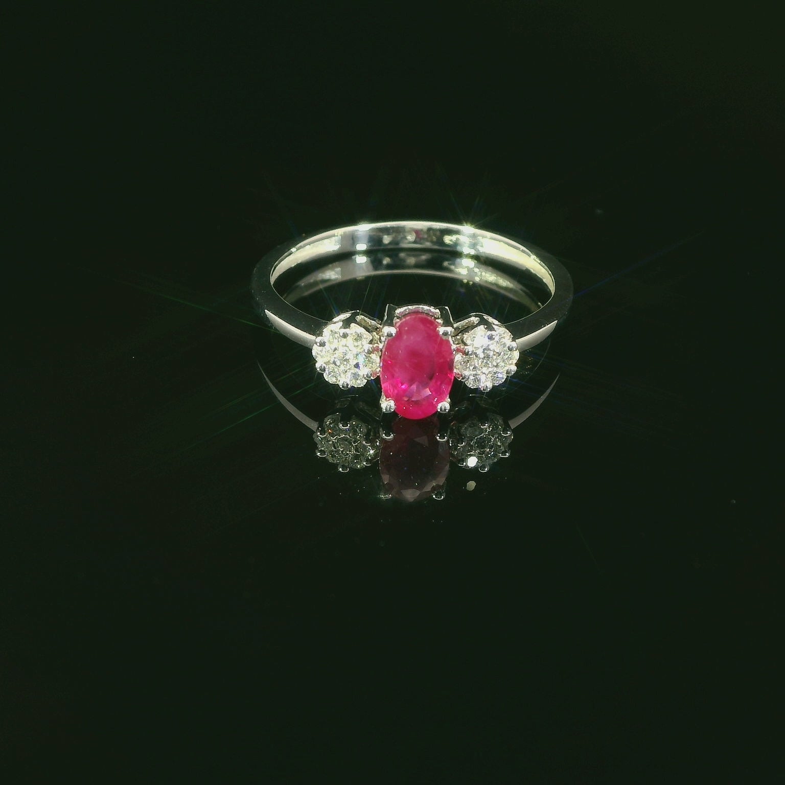 Zeitlose Eleganz in Weissgold – Ring mit Diamanten und Saphiren - EKC 3/11.21