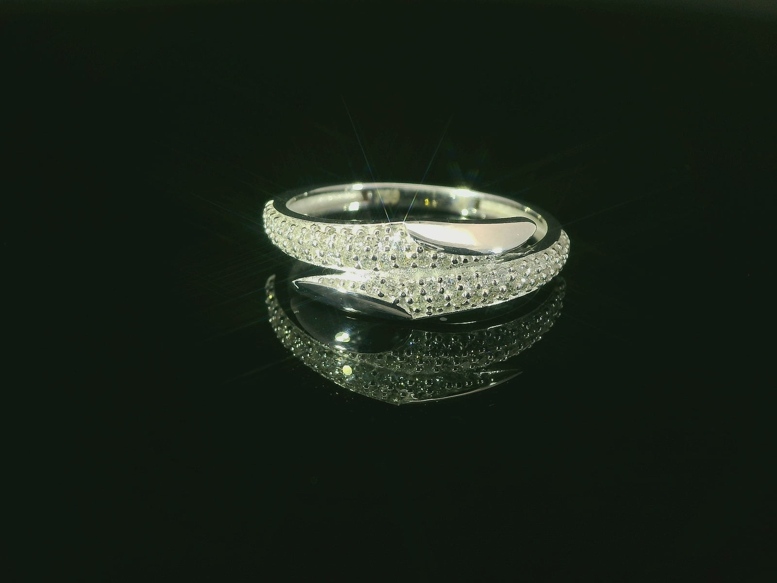 Bague noble en or blanc avec 54 diamants – 18 carats de brillance en taille 55 – YZ0004281 