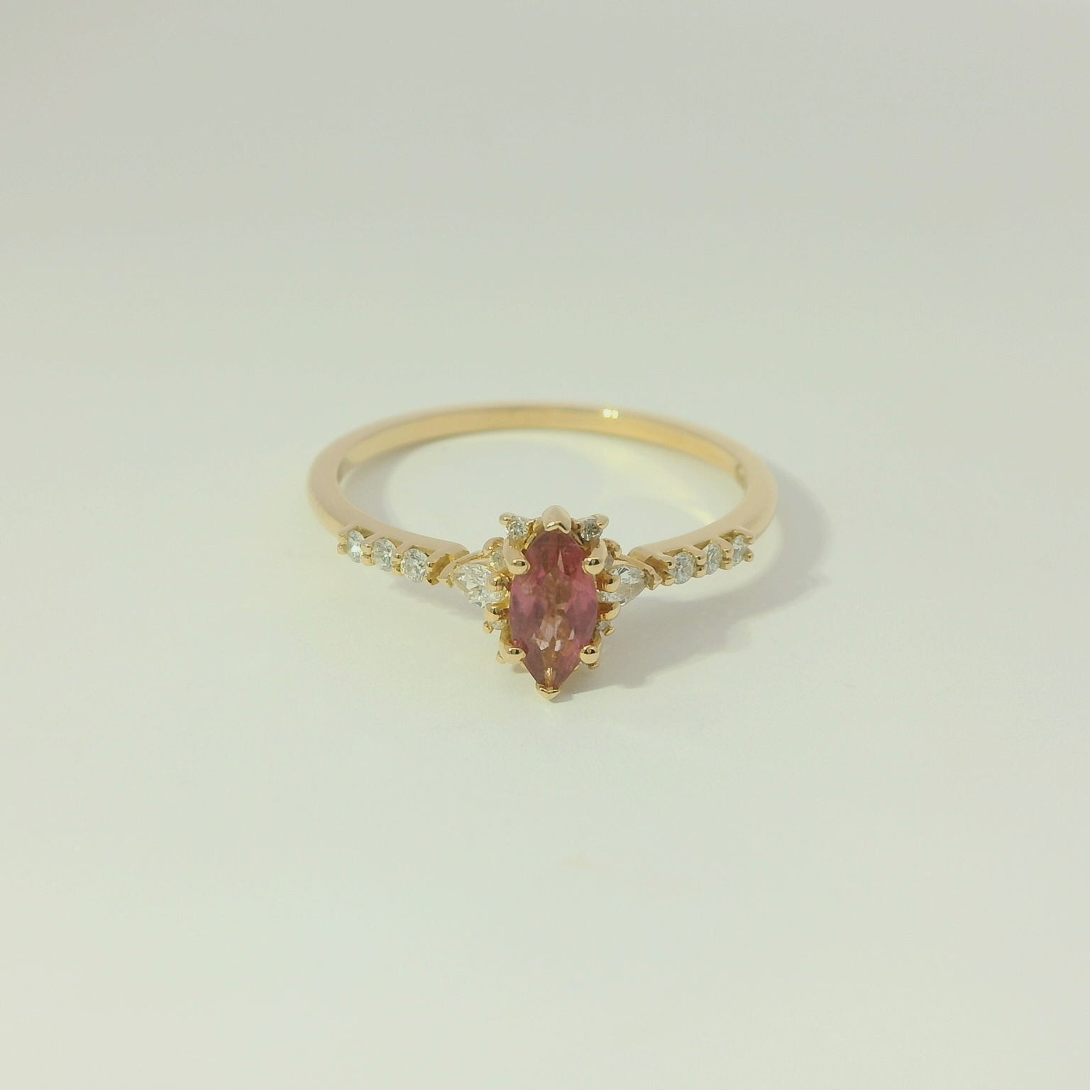 Eleganter Weissgoldring mit Turmalin & Diamanten – 18 Karat Gold - YZ0003257