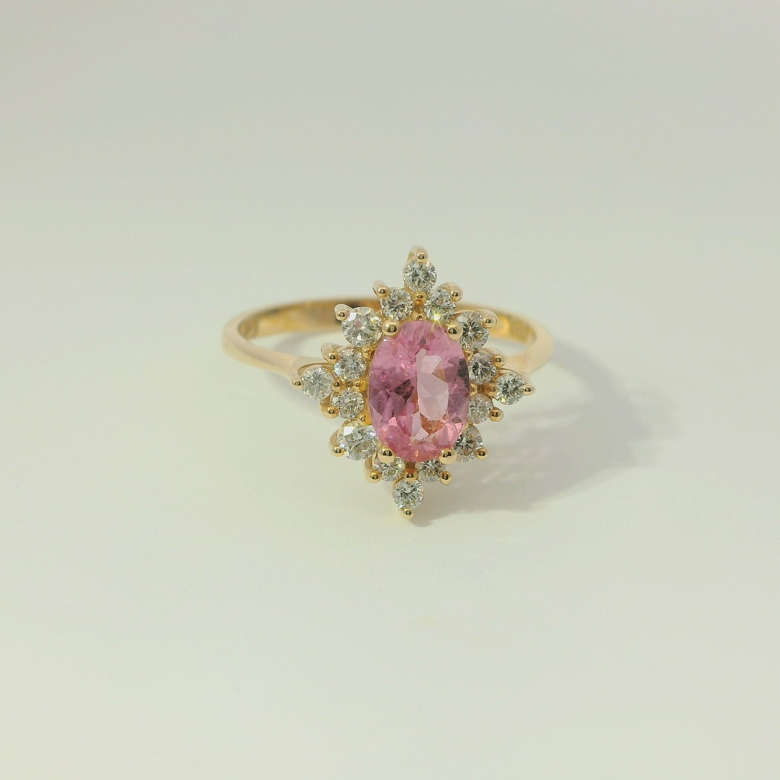 Eleganz in Weissgold – Diamantring mit Saphir - YZ0003261