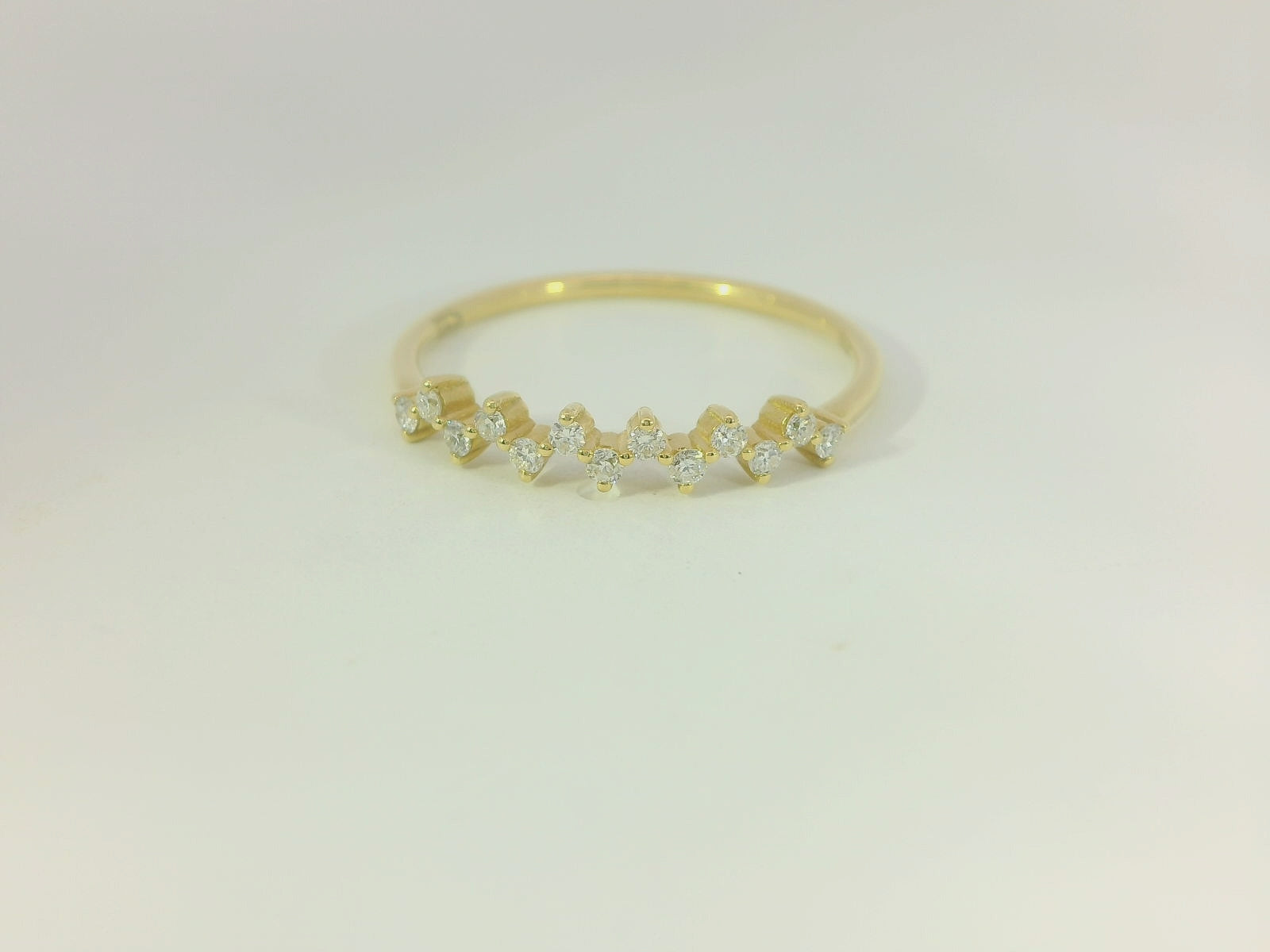 Zeitloser Damenring aus 18K Gelbgold mit Diamanten – Feine Eleganz für jeden Anlass - YZ0003303