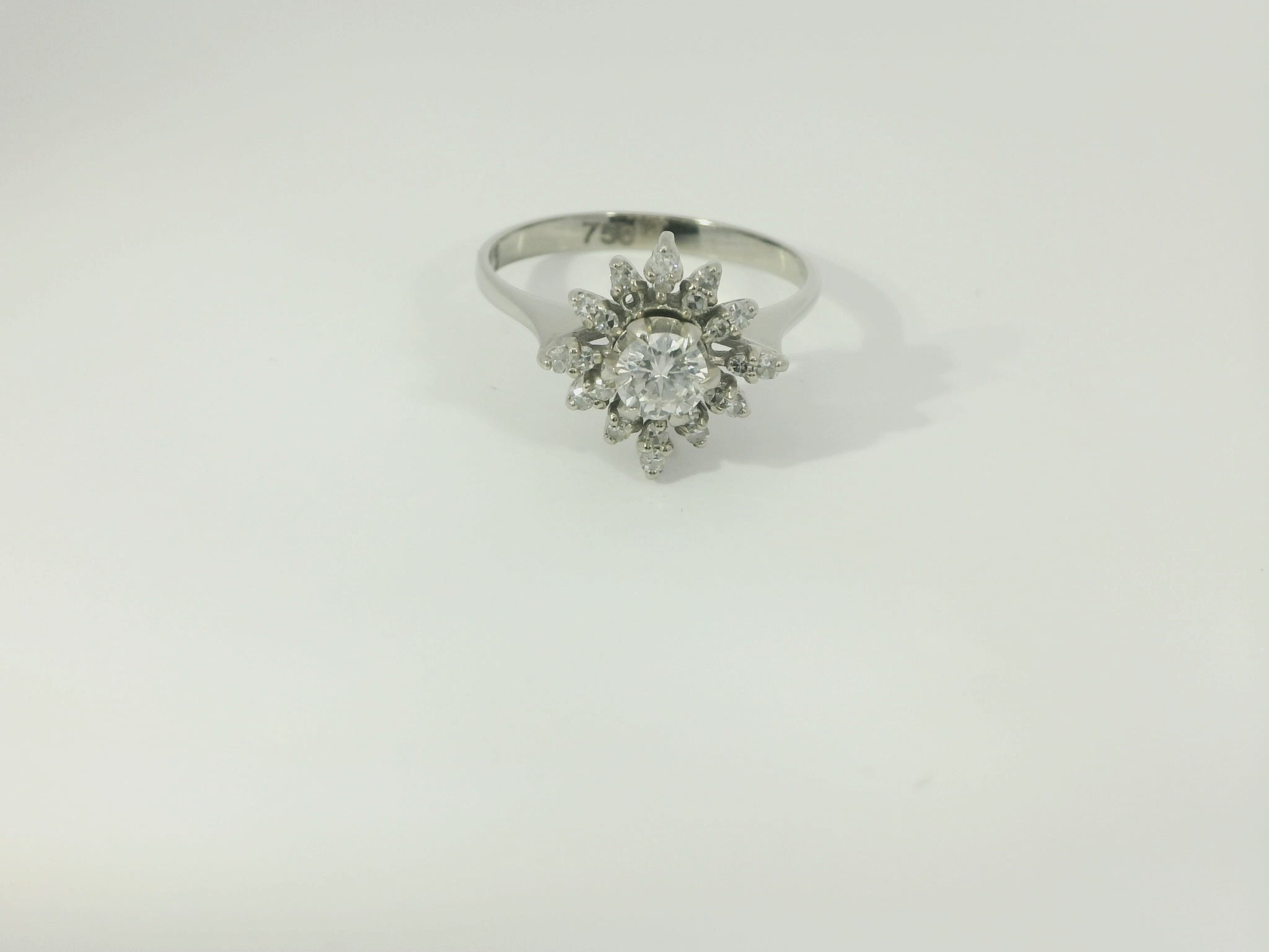Damenring 750 Gold 12 Diamanten Gr. 58