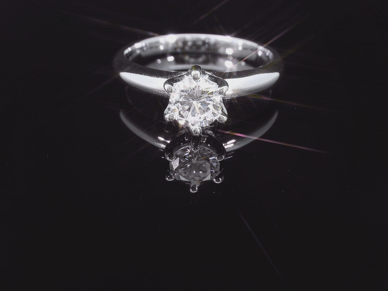 Pure Eleganz – Weissgoldring mit 0.60ct Brillant für zeitlose Momente - 5551200
