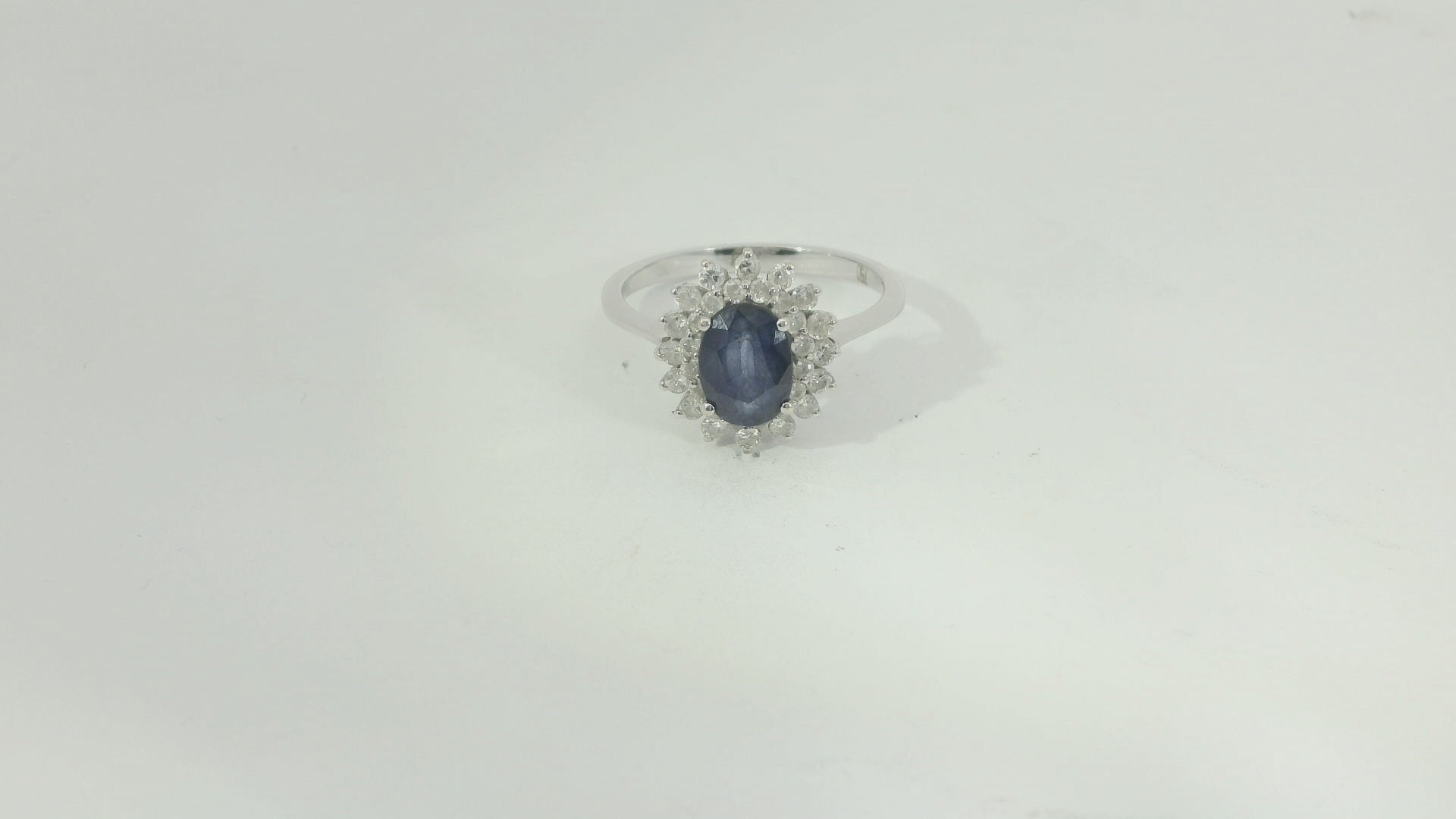 18K Weissgold - 750 Ring 2.6gr mit 31–32 Diamanten & Saphir