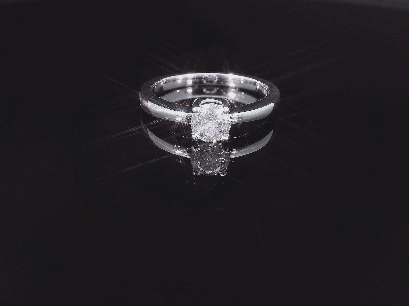 Zeitlose Eleganz für besondere Momente – Dein Ring aus 18 Karat Weissgold - 555350