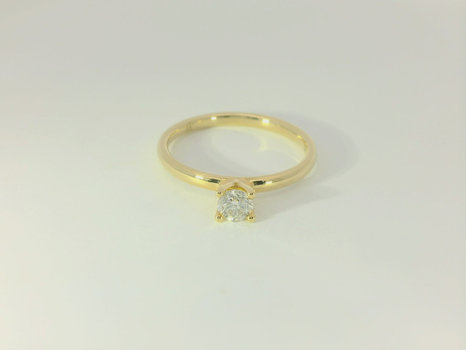 Feiner Damenring aus 18 Karat Gelbgold – mit 0.25ct Brillant - BYZ0004286