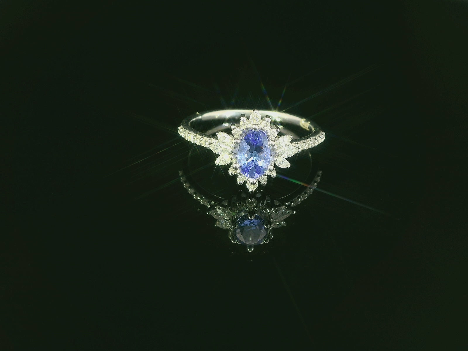 Bague luxueuse en or blanc avec tanzanite et diamants – Élégance 18 carats, taille 52 - YZ0003280 