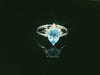 Bague exquise en or blanc avec topaze bleue et diamants – 18 carats de luxe, taille 54 – YZ0003235 