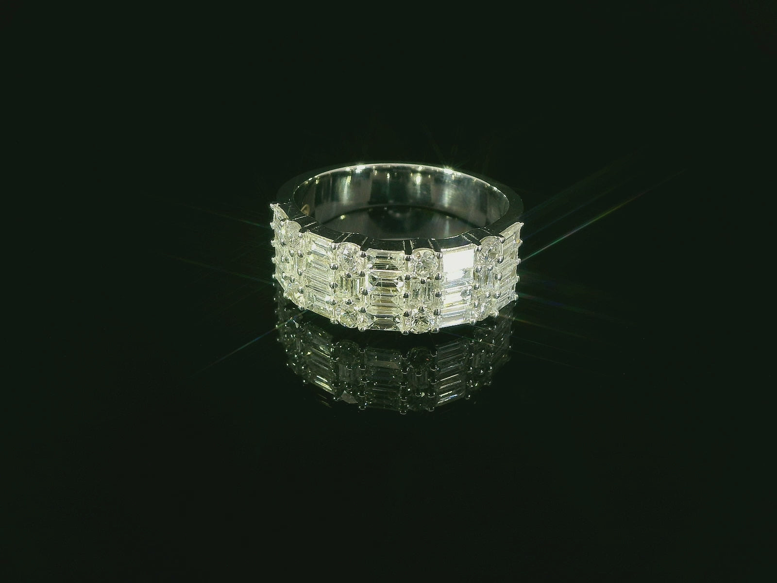 Exklusiver Damenring aus 18 Karat Weissgold – mit 36 Brillanten und Diamanten besetzt - BYZ0004962