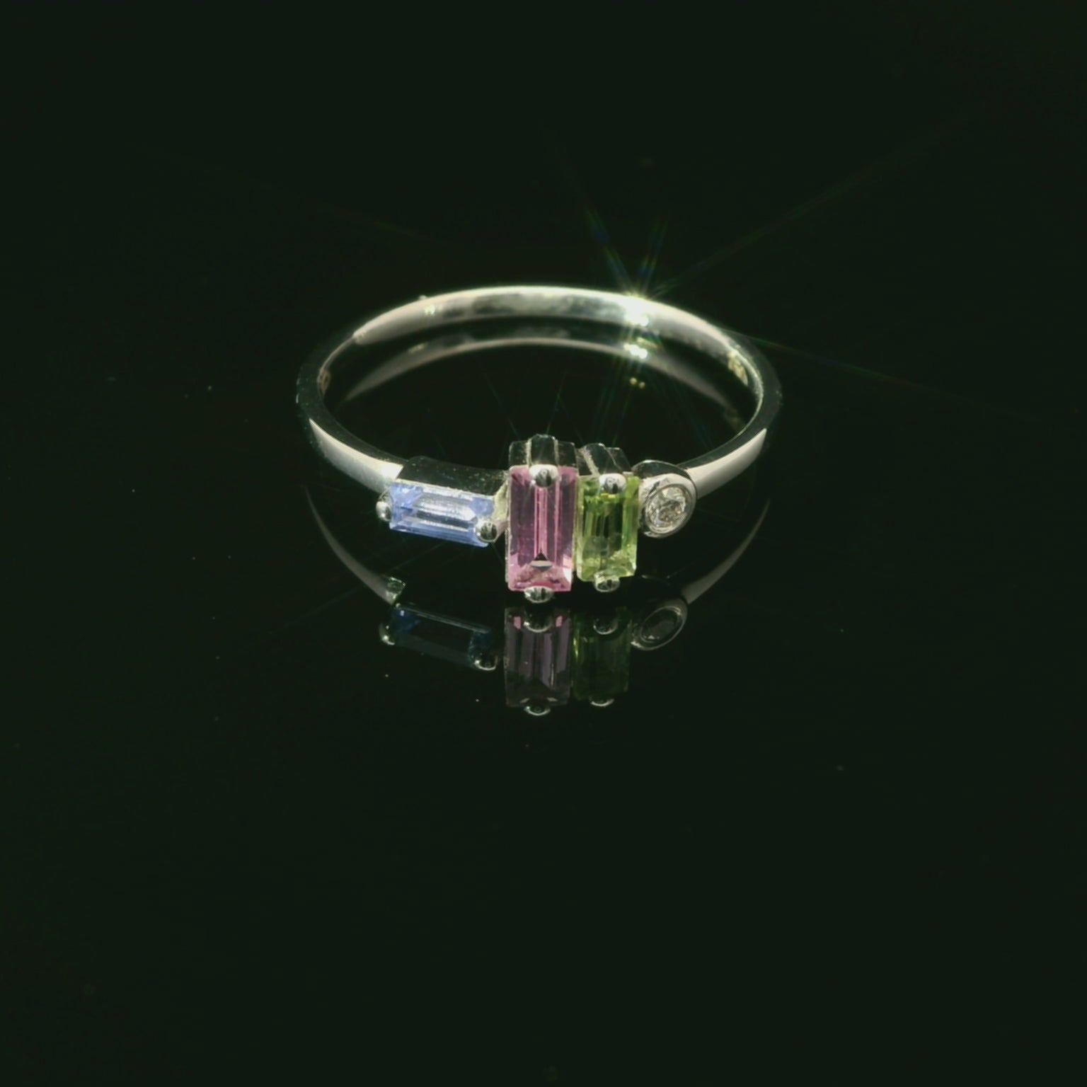 Bague fine en or blanc avec saphir et diamants – Élégance 18 carats, taille 55 - BYZ0003346 
