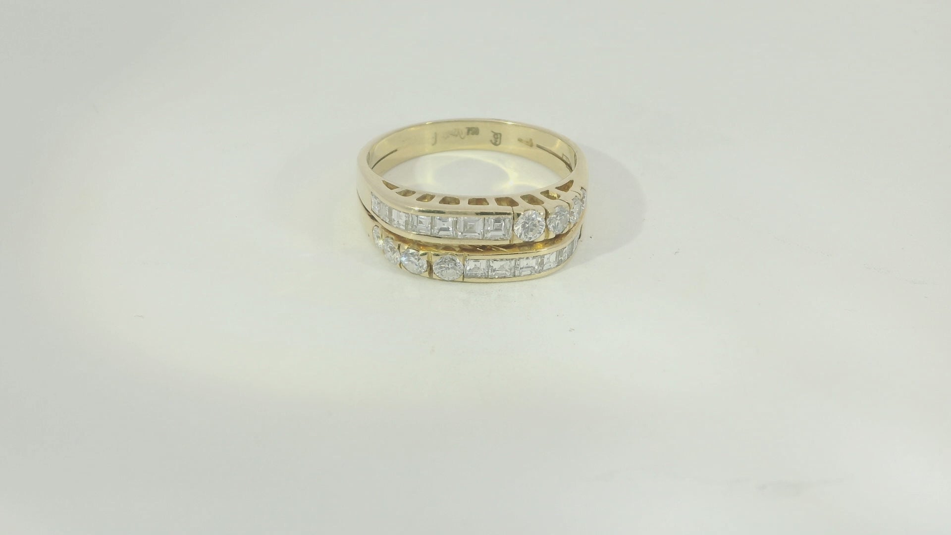 18K Gelbgold Ring 6,1g mit 22 Diamanten