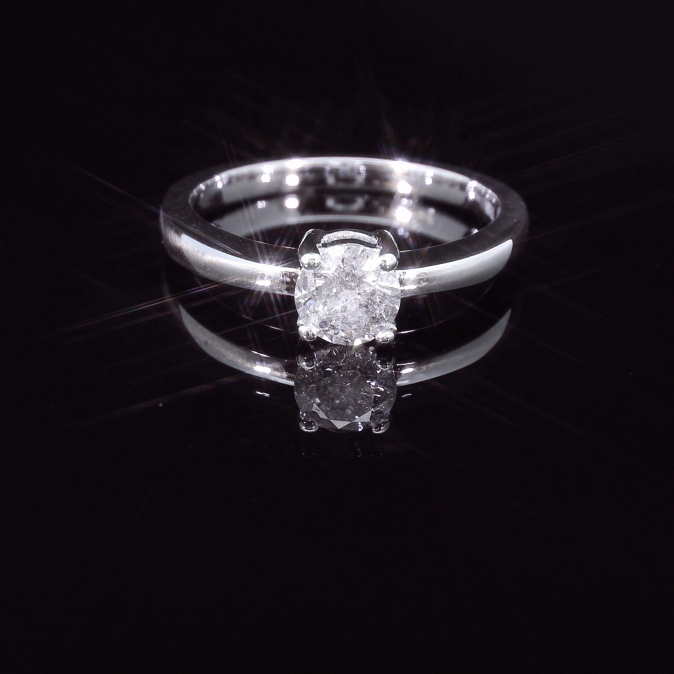 Zeitlose Eleganz für besondere Momente – Dein Ring aus 18 Karat Weissgold - 555350